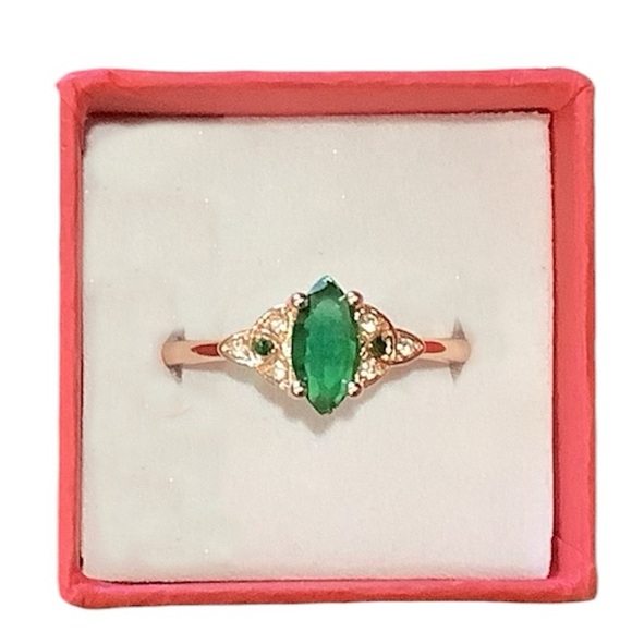 Elegant Marquis Emerald Green Crystal Ring. Sz 9. NWT - Picture 1 of 5